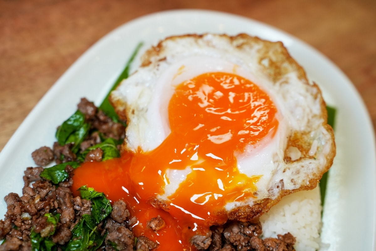 【曼谷美食】GAPOW TAPAE – 把打拋飯做到極致的超人氣排隊店！乾式熟成45天的打拋牛飯、用了卡羅來納死神辣椒的打拋飯這裡都吃得到