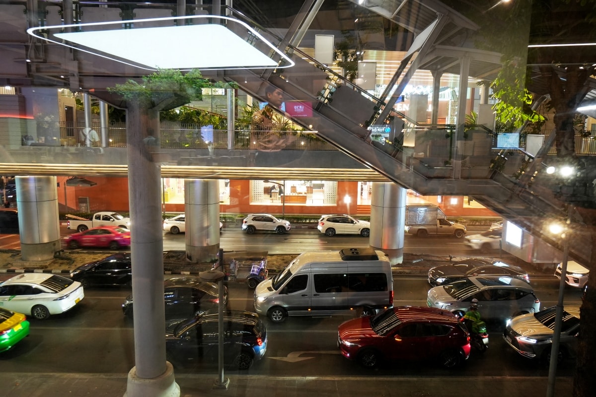 【曼谷美食】Savoey 上味泰 – 離奇隆站只有1分鐘路程的Mercury Ville分店,空間寬敞舒適,招牌黃咖哩炒蟹、冬蔭功等都讓人回味無窮! - 第8張圖 【曼谷美食】Savoey 上味泰 – 離奇隆站只有1分鐘路程的Mercury Ville分店,空間寬敞舒適,招牌黃咖哩炒蟹、冬蔭功等都讓人回味無窮!