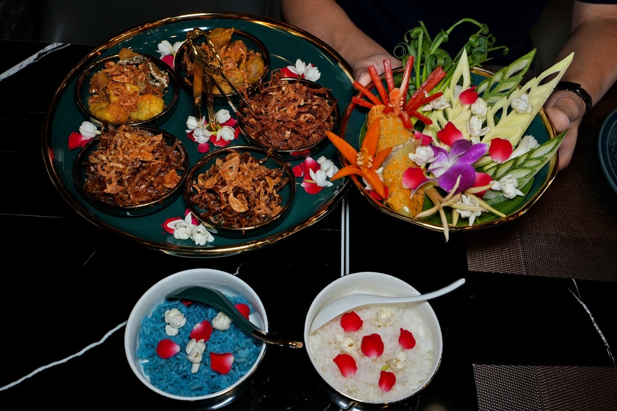 【曼谷美食】Anya Authentic Thai Cuisine – 宮廷等級的正宗泰式料理,超特別的香冰泡飯你一定沒吃過!五顏六色的九福拼盤也是必點品項 - 第10張圖 【曼谷美食】Anya Authentic Thai Cuisine – 宮廷等級的正宗泰式料理,超特別的香冰泡飯你一定沒吃過!五顏六色的九福拼盤也是必點品項
