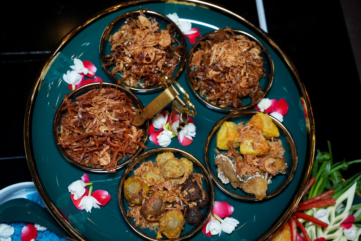 【曼谷美食】Anya Authentic Thai Cuisine – 宮廷等級的正宗泰式料理,超特別的香冰泡飯你一定沒吃過!五顏六色的九福拼盤也是必點品項 - 第14張圖 【曼谷美食】Anya Authentic Thai Cuisine – 宮廷等級的正宗泰式料理,超特別的香冰泡飯你一定沒吃過!五顏六色的九福拼盤也是必點品項