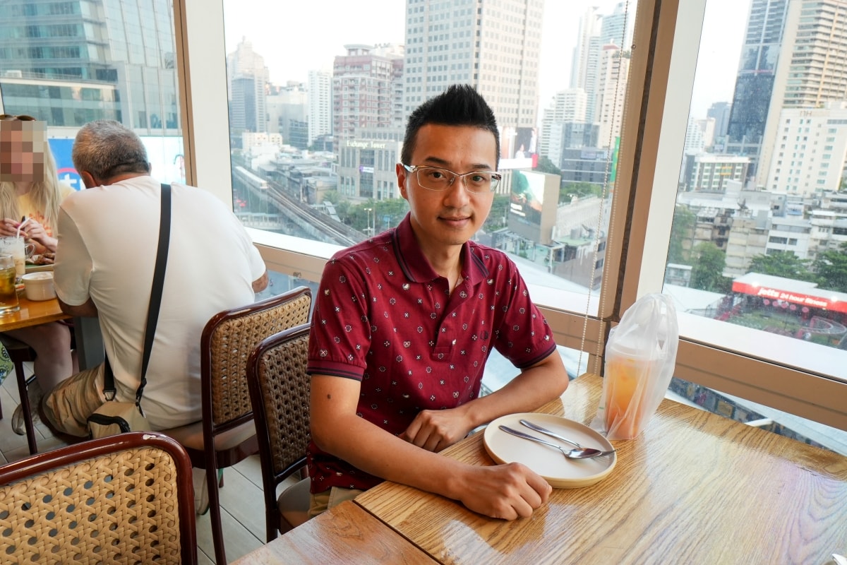 【曼谷美食】Savoey 上味泰 – 黃咖哩炒蟹肉跟酥炸海鱸魚都是超人氣招牌菜！Terminal 21店燈光美、氣氛佳，避開熱門用餐時段比較不用排隊
