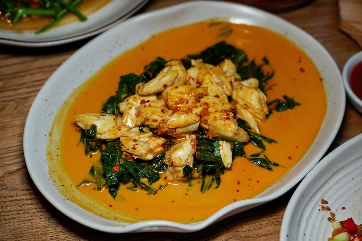 【曼谷美食】Savoey 上味泰 – 黃咖哩炒蟹肉跟酥炸海鱸魚都是超人氣招牌菜！Terminal 21店燈光美、氣氛佳，避開熱門用餐時段比較不用排隊