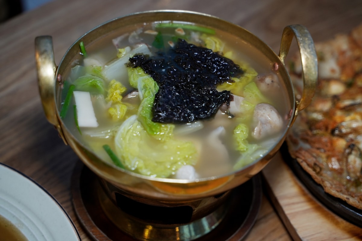 【曼谷美食】Savoey 上味泰 – 黃咖哩炒蟹肉跟酥炸海鱸魚都是超人氣招牌菜！Terminal 21店燈光美、氣氛佳，避開熱門用餐時段比較不用排隊
