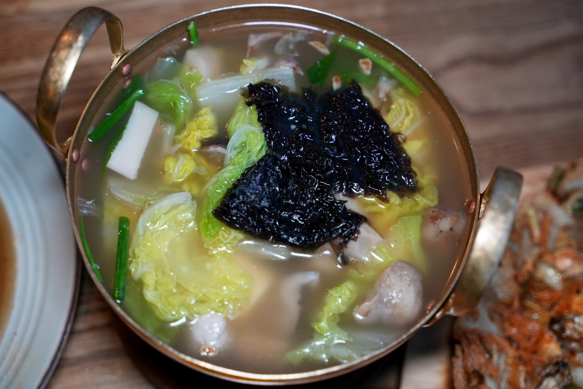 【曼谷美食】Savoey 上味泰 – 黃咖哩炒蟹肉跟酥炸海鱸魚都是超人氣招牌菜！Terminal 21店燈光美、氣氛佳，避開熱門用餐時段比較不用排隊