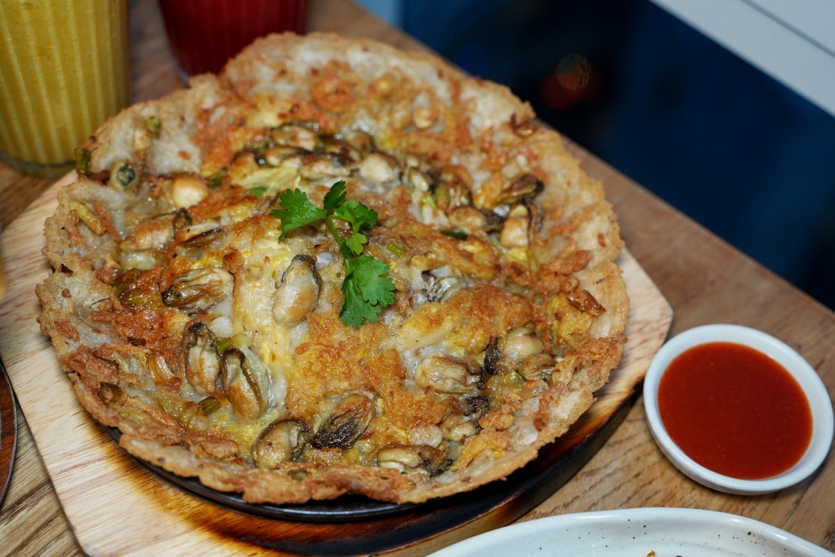 【曼谷美食】Savoey 上味泰 – 黃咖哩炒蟹肉跟酥炸海鱸魚都是超人氣招牌菜！Terminal 21店燈光美、氣氛佳，避開熱門用餐時段比較不用排隊