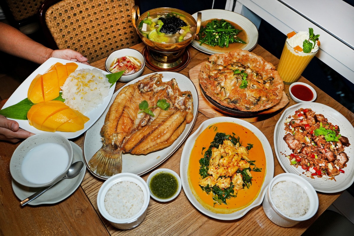 【曼谷美食】Savoey 上味泰 – 黃咖哩炒蟹肉跟酥炸海鱸魚都是超人氣招牌菜！Terminal 21店燈光美、氣氛佳，避開熱門用餐時段比較不用排隊