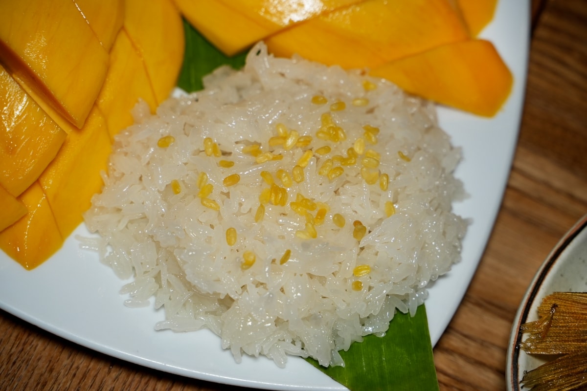 【曼谷美食】Savoey 上味泰 – 黃咖哩炒蟹肉跟酥炸海鱸魚都是超人氣招牌菜！Terminal 21店燈光美、氣氛佳，避開熱門用餐時段比較不用排隊
