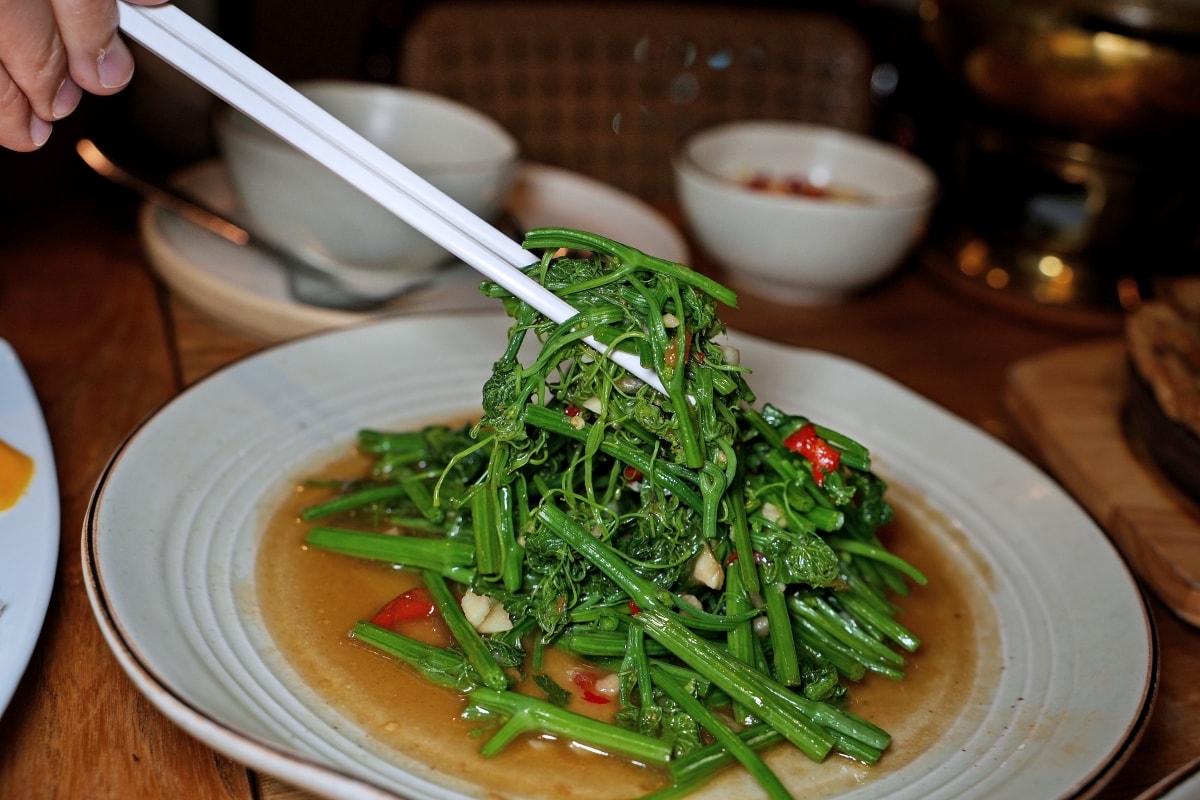 【曼谷美食】Savoey 上味泰 – 黃咖哩炒蟹肉跟酥炸海鱸魚都是超人氣招牌菜！Terminal 21店燈光美、氣氛佳，避開熱門用餐時段比較不用排隊