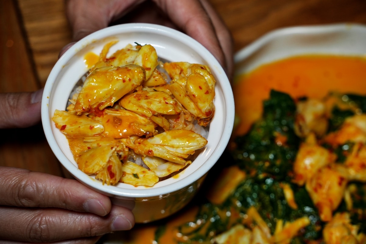 【曼谷美食】Savoey 上味泰 – 黃咖哩炒蟹肉跟酥炸海鱸魚都是超人氣招牌菜！Terminal 21店燈光美、氣氛佳，避開熱門用餐時段比較不用排隊