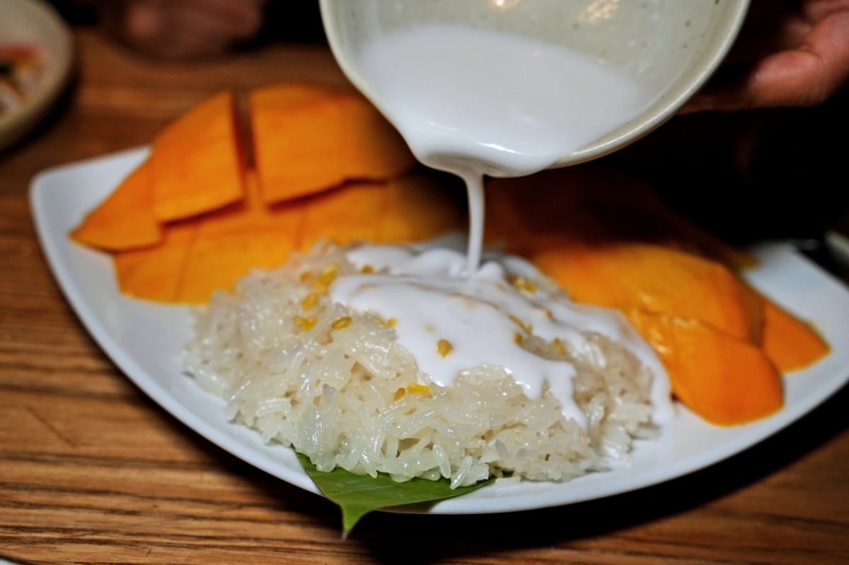 【曼谷美食】Savoey 上味泰 – 黃咖哩炒蟹肉跟酥炸海鱸魚都是超人氣招牌菜！Terminal 21店燈光美、氣氛佳，避開熱門用餐時段比較不用排隊