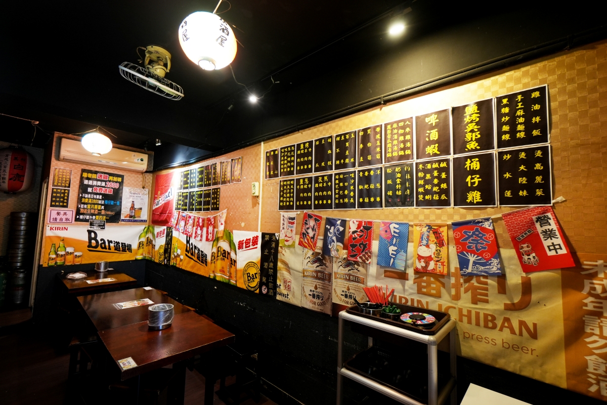 【萬隆站美食】雞老闆桶仔雞萬隆店 – 慶生與聚餐來這就對了！消費滿2800即送香噴噴的桶仔雞，還有KTV可歡唱～♪