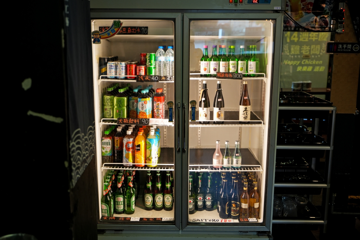【萬隆站美食】雞老闆桶仔雞萬隆店 – 慶生與聚餐來這就對了！消費滿2800即送香噴噴的桶仔雞，還有KTV可歡唱～♪