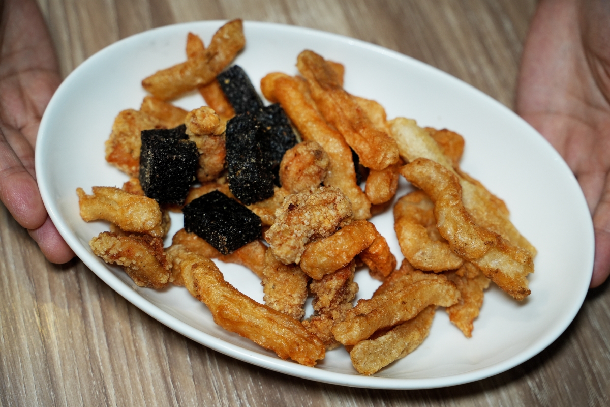 【新竹東門市場美食】享來初 – 沒想到鹽酥雞跟滑順的麵線可以這麼搭!絕對是來東門市場時必吃的人氣名店 - 第23張圖 【新竹東門市場美食】享來初 – 沒想到鹽酥雞跟滑順的麵線可以這麼搭!絕對是來東門市場時必吃的人氣名店