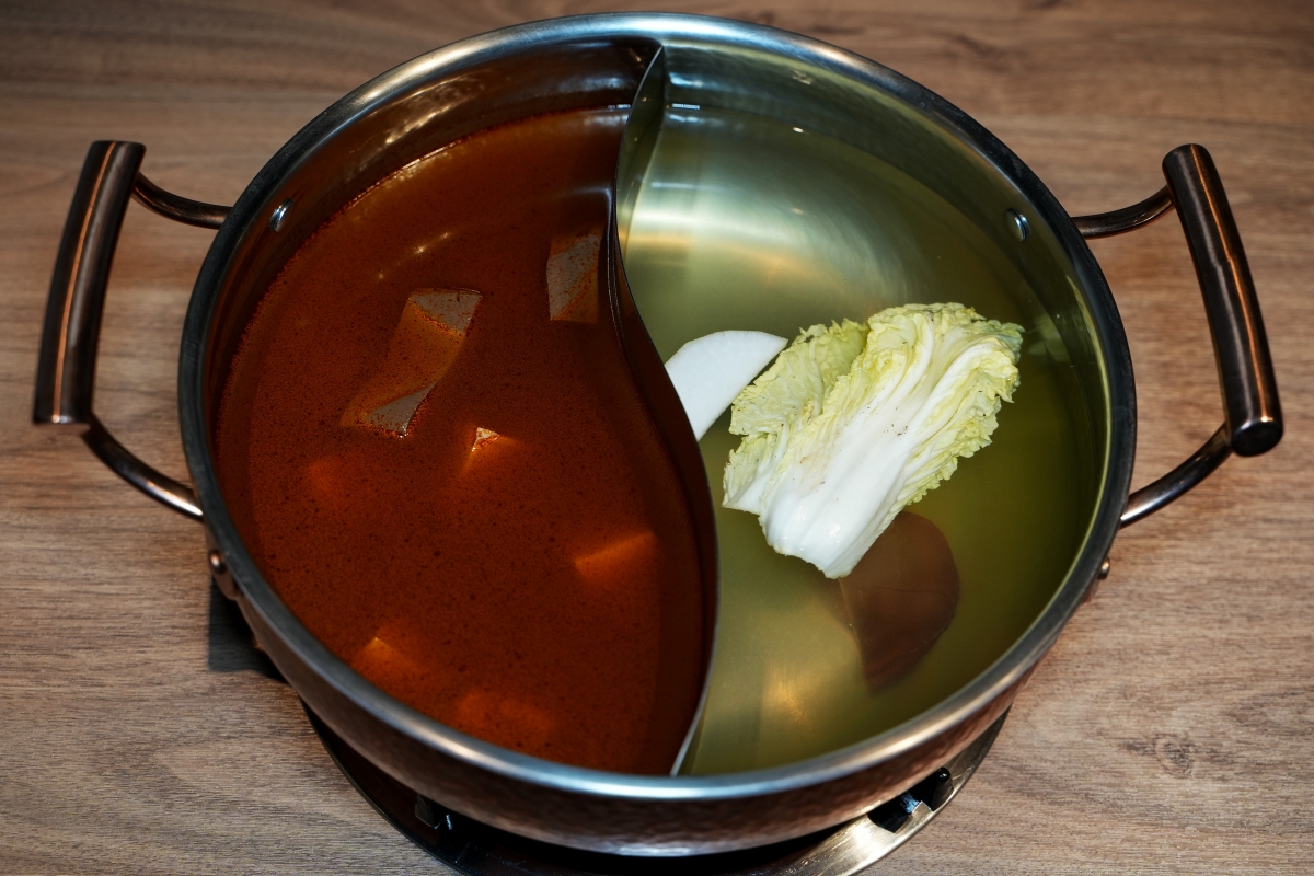 【信義區美食】員外佬麻辣火鍋 – 市政府站新開幕火鍋店推薦,紅鍋辣而不燥,白鍋甘甜順口,嚴選肉品和手工丸餃類都吃得出用心 - 第13張圖 【信義區美食】員外佬麻辣火鍋 – 市政府站新開幕火鍋店推薦,紅鍋辣而不燥,白鍋甘甜順口,嚴選肉品和手工丸餃類都吃得出用心