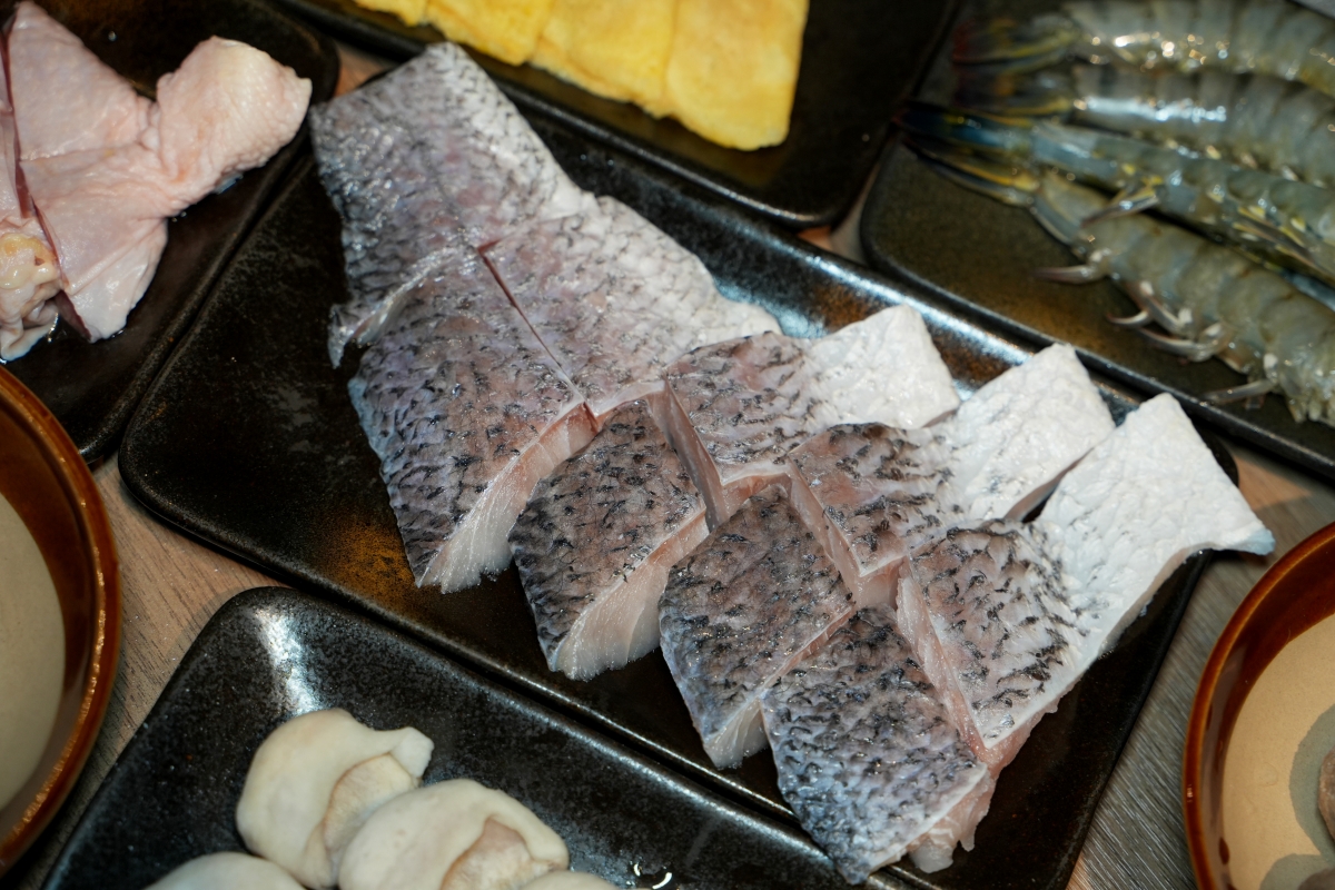 【信義區美食】員外佬麻辣火鍋 – 市政府站新開幕火鍋店推薦,紅鍋辣而不燥,白鍋甘甜順口,嚴選肉品和手工丸餃類都吃得出用心 - 第34張圖 【信義區美食】員外佬麻辣火鍋 – 市政府站新開幕火鍋店推薦,紅鍋辣而不燥,白鍋甘甜順口,嚴選肉品和手工丸餃類都吃得出用心