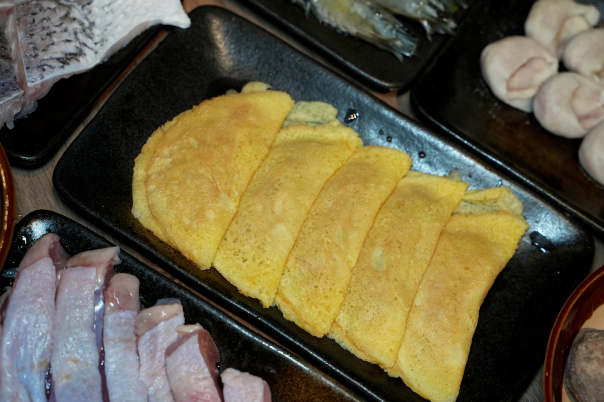 【信義區美食】員外佬麻辣火鍋 – 市政府站新開幕火鍋店推薦,紅鍋辣而不燥,白鍋甘甜順口,嚴選肉品和手工丸餃類都吃得出用心 - 第41張圖 【信義區美食】員外佬麻辣火鍋 – 市政府站新開幕火鍋店推薦,紅鍋辣而不燥,白鍋甘甜順口,嚴選肉品和手工丸餃類都吃得出用心