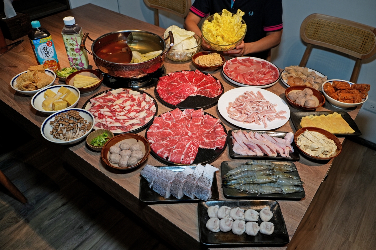 【信義區美食】員外佬麻辣火鍋 – 市政府站新開幕火鍋店推薦,紅鍋辣而不燥,白鍋甘甜順口,嚴選肉品和手工丸餃類都吃得出用心 - 第12張圖 【信義區美食】員外佬麻辣火鍋 – 市政府站新開幕火鍋店推薦,紅鍋辣而不燥,白鍋甘甜順口,嚴選肉品和手工丸餃類都吃得出用心