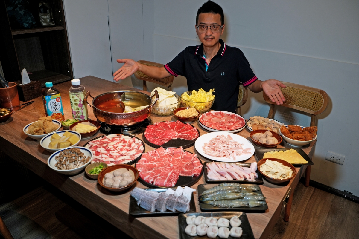 【信義區美食】員外佬麻辣火鍋 – 市政府站新開幕火鍋店推薦,紅鍋辣而不燥,白鍋甘甜順口,嚴選肉品和手工丸餃類都吃得出用心 - 第11張圖 【信義區美食】員外佬麻辣火鍋 – 市政府站新開幕火鍋店推薦,紅鍋辣而不燥,白鍋甘甜順口,嚴選肉品和手工丸餃類都吃得出用心