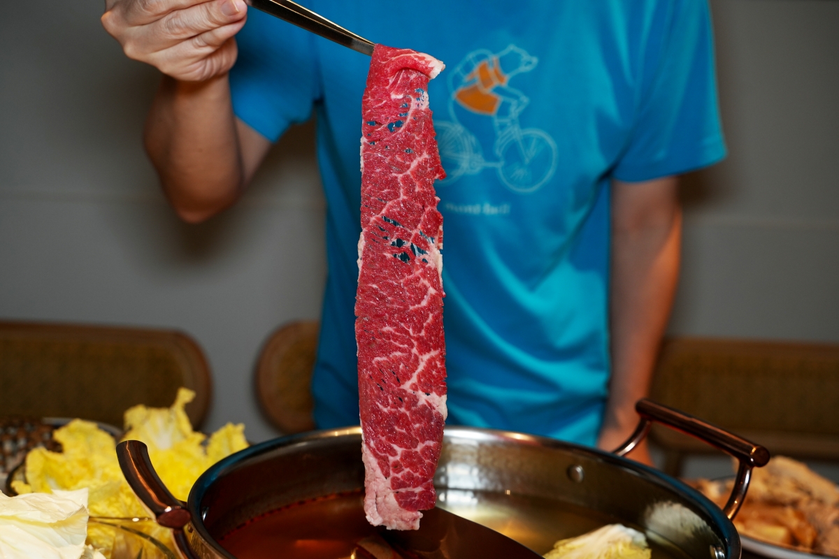 【信義區美食】員外佬麻辣火鍋 – 市政府站新開幕火鍋店推薦,紅鍋辣而不燥,白鍋甘甜順口,嚴選肉品和手工丸餃類都吃得出用心 - 第16張圖 【信義區美食】員外佬麻辣火鍋 – 市政府站新開幕火鍋店推薦,紅鍋辣而不燥,白鍋甘甜順口,嚴選肉品和手工丸餃類都吃得出用心