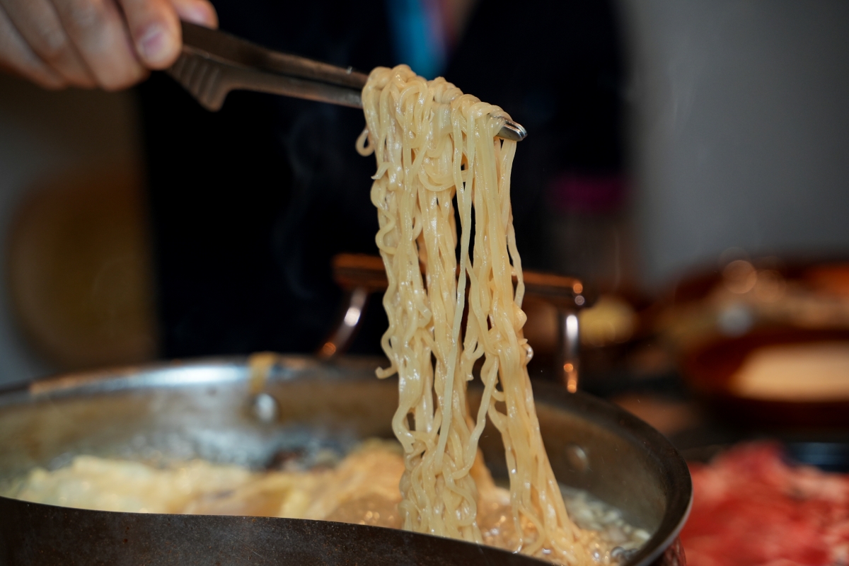 【信義區美食】員外佬麻辣火鍋 – 市政府站新開幕火鍋店推薦,紅鍋辣而不燥,白鍋甘甜順口,嚴選肉品和手工丸餃類都吃得出用心 - 第48張圖 【信義區美食】員外佬麻辣火鍋 – 市政府站新開幕火鍋店推薦,紅鍋辣而不燥,白鍋甘甜順口,嚴選肉品和手工丸餃類都吃得出用心