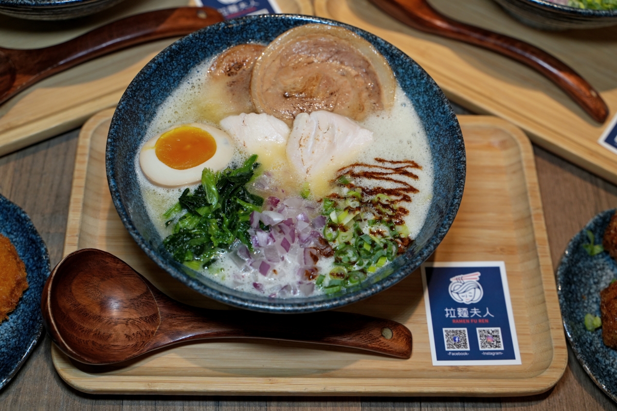 【桃園美食】拉麵夫人 小檜溪店 – 濃郁卻不油膩的雞白湯越喝越順口!天然食材製成的拉麵讓全家大小都可以吃得安心 - 第14張圖 【桃園美食】拉麵夫人 小檜溪店 – 濃郁卻不油膩的雞白湯越喝越順口!天然食材製成的拉麵讓全家大小都可以吃得安心