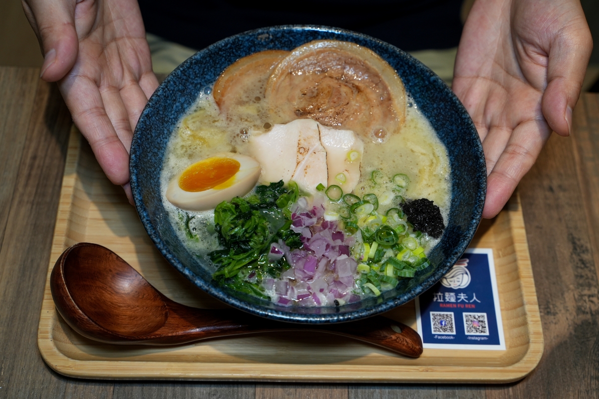 【桃園美食】拉麵夫人 小檜溪店 – 濃郁卻不油膩的雞白湯越喝越順口!天然食材製成的拉麵讓全家大小都可以吃得安心 - 第22張圖 【桃園美食】拉麵夫人 小檜溪店 – 濃郁卻不油膩的雞白湯越喝越順口!天然食材製成的拉麵讓全家大小都可以吃得安心