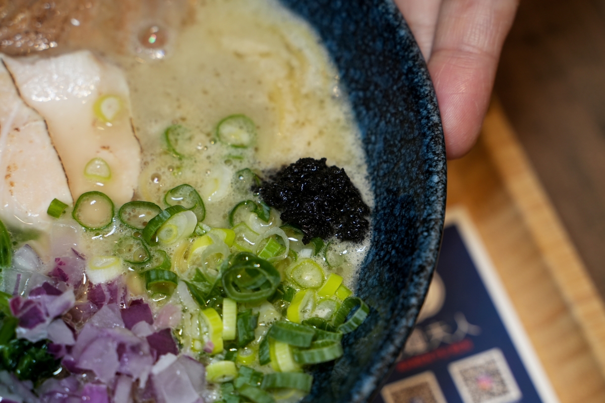 【桃園美食】拉麵夫人 小檜溪店 – 濃郁卻不油膩的雞白湯越喝越順口!天然食材製成的拉麵讓全家大小都可以吃得安心 - 第24張圖 【桃園美食】拉麵夫人 小檜溪店 – 濃郁卻不油膩的雞白湯越喝越順口!天然食材製成的拉麵讓全家大小都可以吃得安心