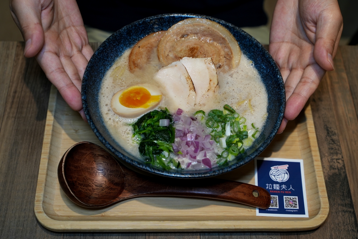 【桃園美食】拉麵夫人 小檜溪店 – 濃郁卻不油膩的雞白湯越喝越順口!天然食材製成的拉麵讓全家大小都可以吃得安心 - 第26張圖 【桃園美食】拉麵夫人 小檜溪店 – 濃郁卻不油膩的雞白湯越喝越順口!天然食材製成的拉麵讓全家大小都可以吃得安心