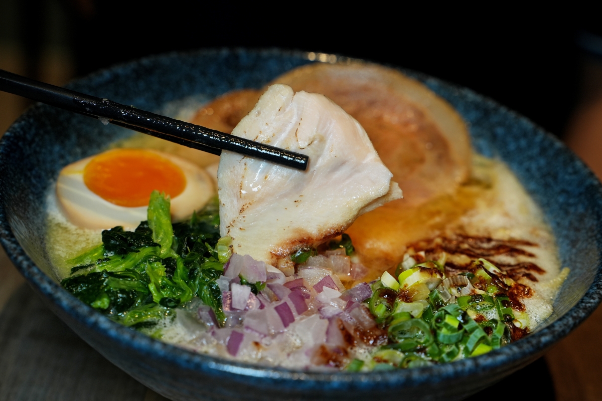 【桃園美食】拉麵夫人 小檜溪店 – 濃郁卻不油膩的雞白湯越喝越順口!天然食材製成的拉麵讓全家大小都可以吃得安心 - 第18張圖 【桃園美食】拉麵夫人 小檜溪店 – 濃郁卻不油膩的雞白湯越喝越順口!天然食材製成的拉麵讓全家大小都可以吃得安心