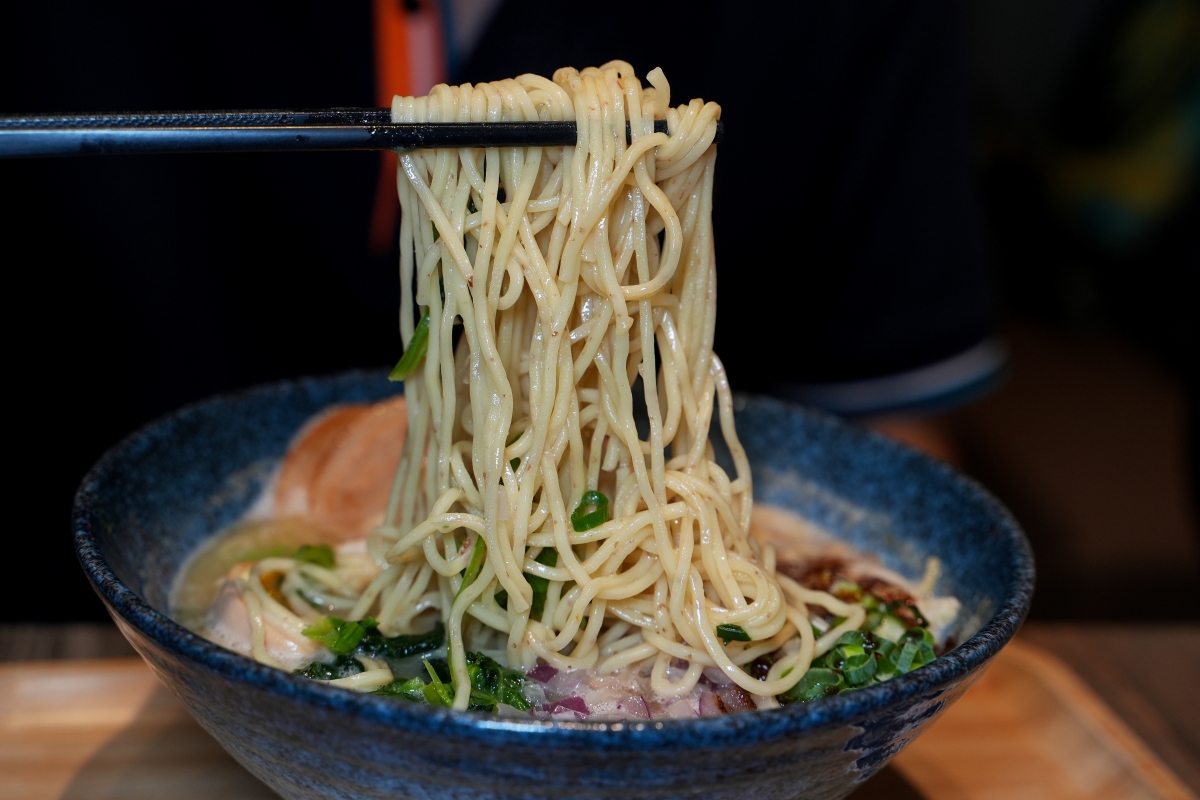 【桃園美食】拉麵夫人 小檜溪店 – 濃郁卻不油膩的雞白湯越喝越順口!天然食材製成的拉麵讓全家大小都可以吃得安心 - 第21張圖 【桃園美食】拉麵夫人 小檜溪店 – 濃郁卻不油膩的雞白湯越喝越順口!天然食材製成的拉麵讓全家大小都可以吃得安心