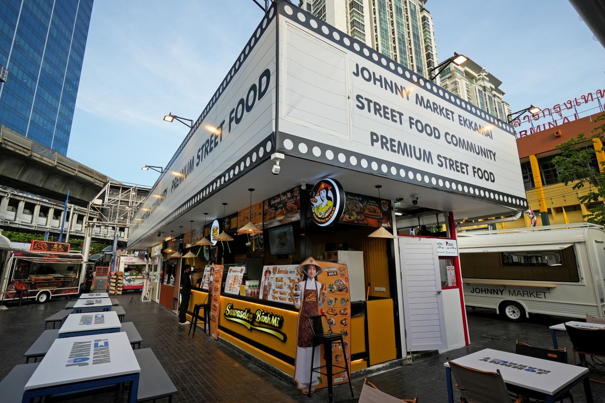 【曼谷市集】Johnny Market – 曼谷2026年最新美食市集！鄰近Ekkamai站，有許多人氣名店的美食在這都免排隊就可吃到