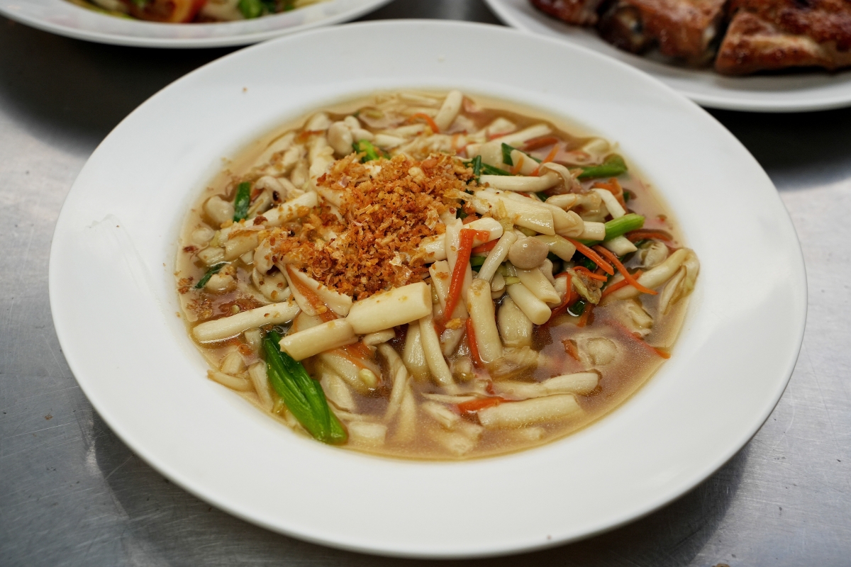 【曼谷美食】Cheaper & Better Street Food – Silom 席隆區的超人氣街頭美食,價格平實,各種泰式小吃、熱炒應有盡有! - 第11張圖 【曼谷美食】Cheaper & Better Street Food – Silom 席隆區的超人氣街頭美食,價格平實,各種泰式小吃、熱炒應有盡有!
