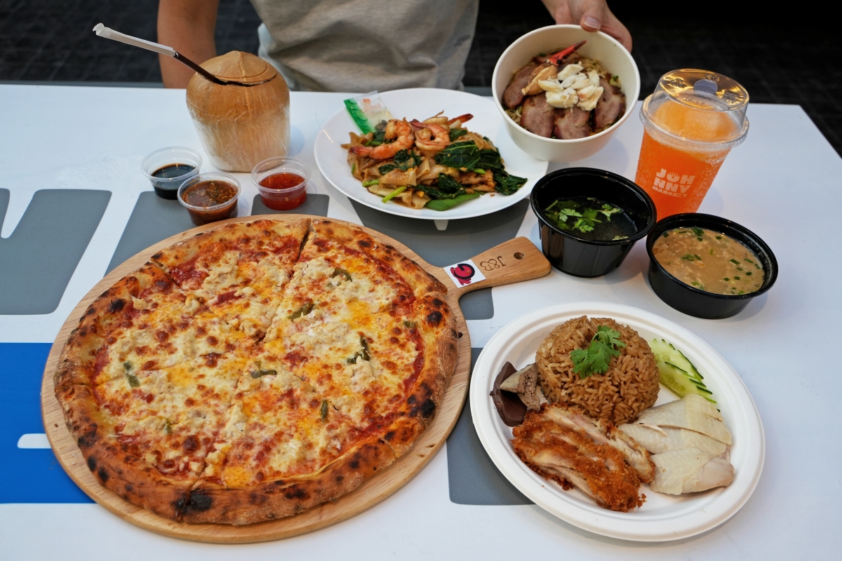 【曼谷市集】Johnny Market – 曼谷2026年最新美食市集！鄰近Ekkamai站，有許多人氣名店的美食在這都免排隊就可吃到