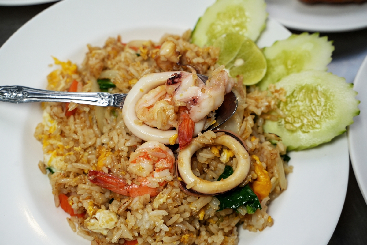 【曼谷美食】Cheaper & Better Street Food – Silom 席隆區的超人氣街頭美食,價格平實,各種泰式小吃、熱炒應有盡有! - 第14張圖 【曼谷美食】Cheaper & Better Street Food – Silom 席隆區的超人氣街頭美食,價格平實,各種泰式小吃、熱炒應有盡有!