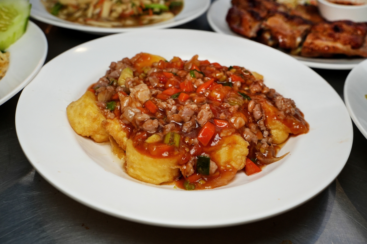 【曼谷美食】Cheaper & Better Street Food – Silom 席隆區的超人氣街頭美食,價格平實,各種泰式小吃、熱炒應有盡有! - 第18張圖 【曼谷美食】Cheaper & Better Street Food – Silom 席隆區的超人氣街頭美食,價格平實,各種泰式小吃、熱炒應有盡有!