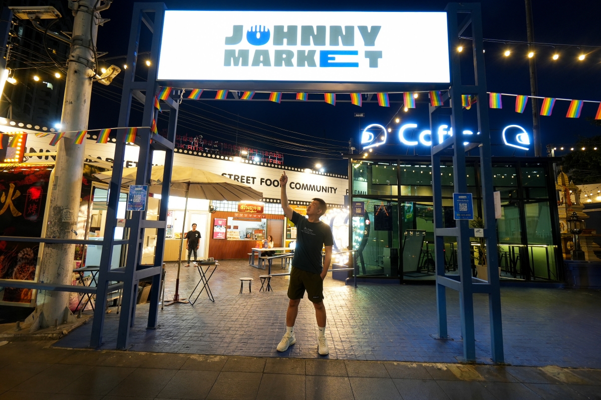 【曼谷市集】Johnny Market – 曼谷2026年最新美食市集！鄰近Ekkamai站，有許多人氣名店的美食在這都免排隊就可吃到