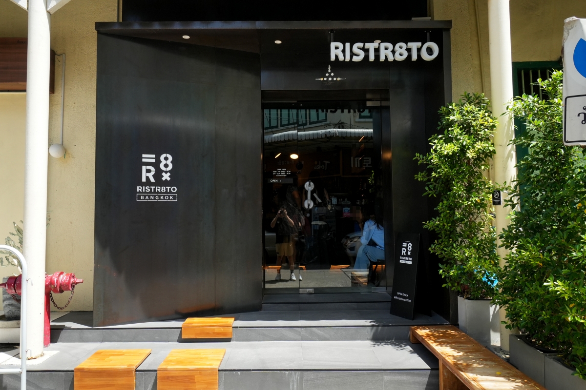【曼谷美食】Ristr8to Bangkok – 世界拉花藝術大賽冠軍開的人氣咖啡廳現在不用專程去清邁,曼谷的嵩越路也有分店了喔! - 第2張圖 【曼谷美食】Ristr8to Bangkok – 世界拉花藝術大賽冠軍開的人氣咖啡廳現在不用專程去清邁,曼谷的嵩越路也有分店了喔!