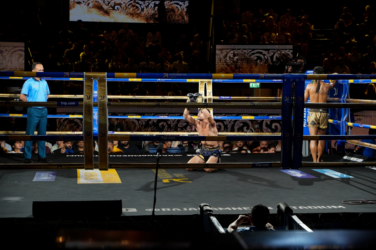 【曼谷景點】Rajadamnern Muay Thai Stadium – 格鬥迷們必朝聖的傳奇泰拳聖地！近距離感受傳統搏擊與體術的震撼～