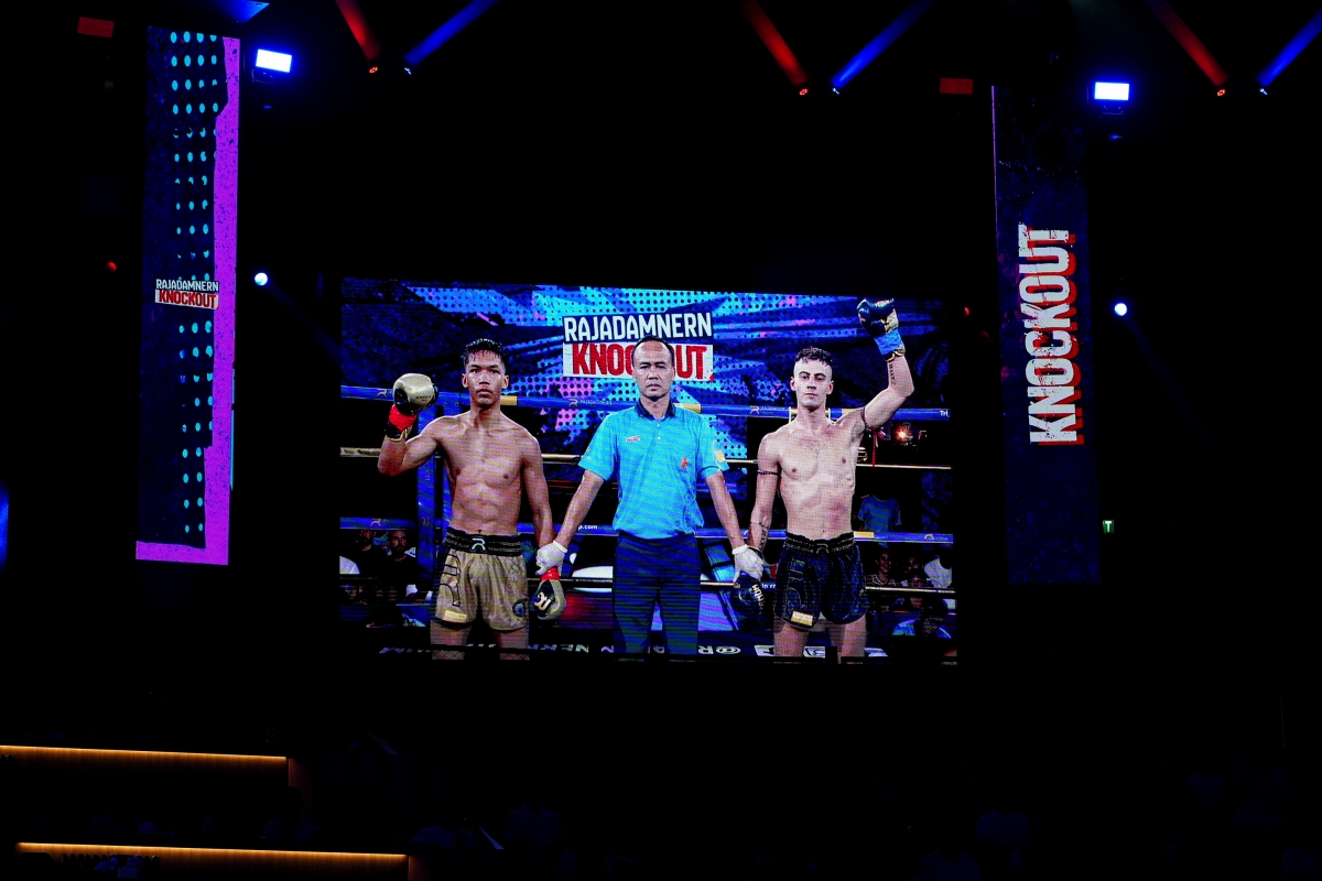 【曼谷景點】Rajadamnern Muay Thai Stadium – 格鬥迷們必朝聖的傳奇泰拳聖地！近距離感受傳統搏擊與體術的震撼～