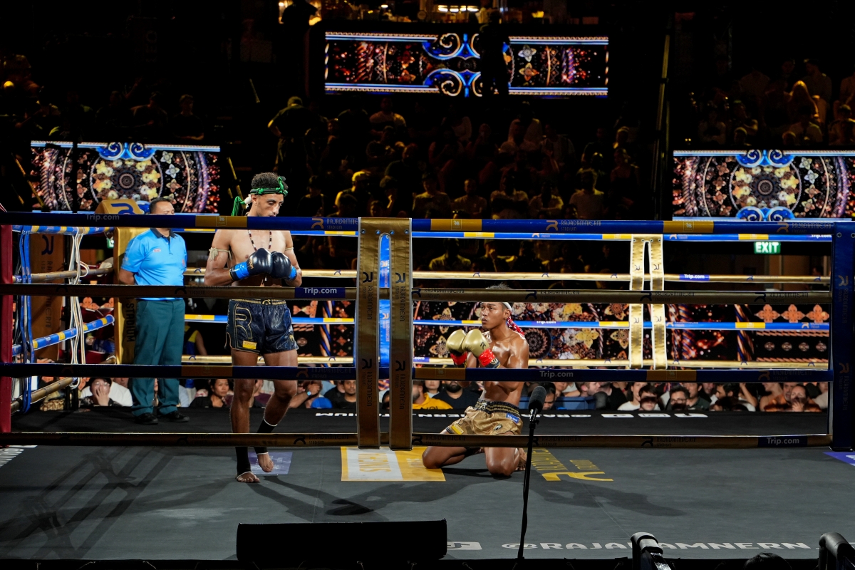 【曼谷景點】Rajadamnern Muay Thai Stadium – 格鬥迷們必朝聖的傳奇泰拳聖地！近距離感受傳統搏擊與體術的震撼～