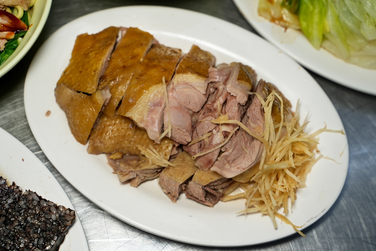 【八德美食】名家當歸鴨 – 八德在地的人氣平價小吃,肉肉控必點鴨腿飯,溫潤的當歸湯可免費續,暑假還有宵夜場喔! - 第21張圖 【八德美食】名家當歸鴨 – 八德在地的人氣平價小吃,肉肉控必點鴨腿飯,溫潤的當歸湯可免費續,暑假還有宵夜場喔!