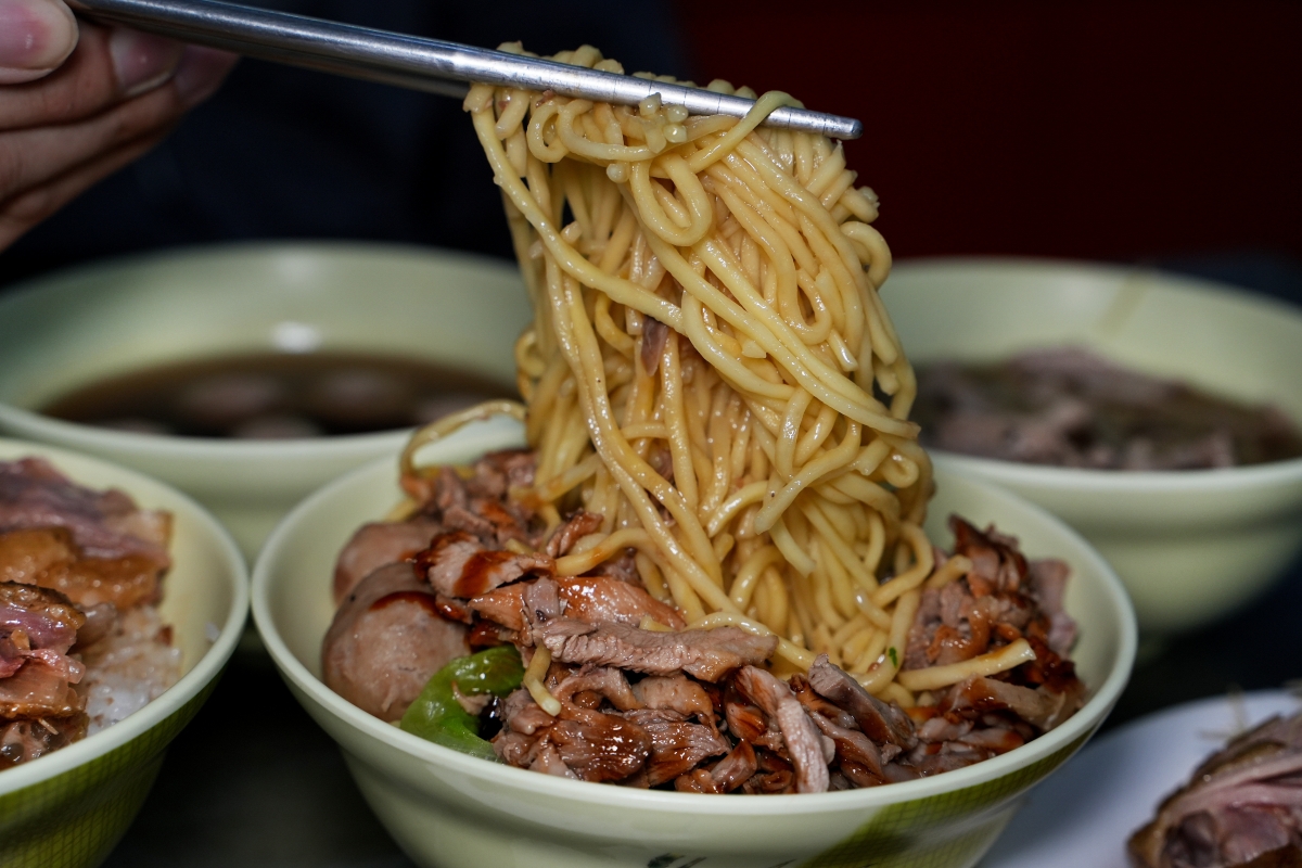 【八德美食】名家當歸鴨 – 八德在地的人氣平價小吃,肉肉控必點鴨腿飯,溫潤的當歸湯可免費續,暑假還有宵夜場喔! - 第20張圖 【八德美食】名家當歸鴨 – 八德在地的人氣平價小吃,肉肉控必點鴨腿飯,溫潤的當歸湯可免費續,暑假還有宵夜場喔!