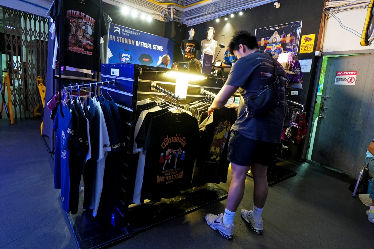 【曼谷景點】Rajadamnern Muay Thai Stadium – 格鬥迷們必朝聖的傳奇泰拳聖地！近距離感受傳統搏擊與體術的震撼～