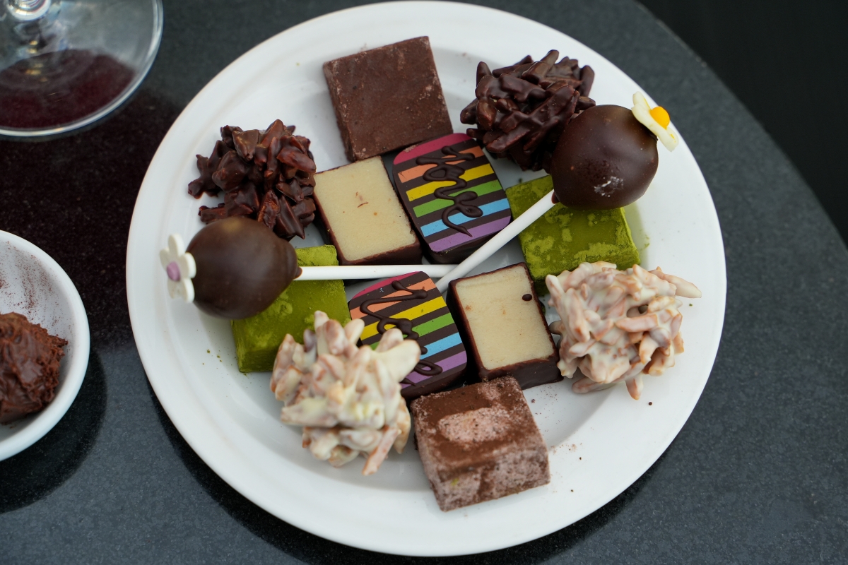【曼谷美食】COCOA XO Bar – 與眾不同的曼谷市中心高樓酒吧,在57樓一面品味各種巧克力、一面賞百萬夜景的奢華夜晚 - 第21張圖 【曼谷美食】COCOA XO Bar – 與眾不同的曼谷市中心高樓酒吧,在57樓一面品味各種巧克力、一面賞百萬夜景的奢華夜晚